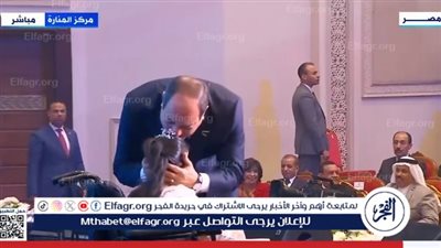 السيسي لطفلة من ذوي الهمم: 