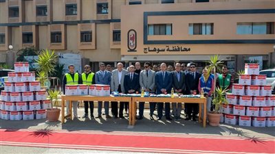 محافظ سوهاج يستقبل قافلة صندوق 