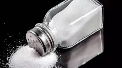 السم الأبيض.. أخصائي تغذية توضح الآثار الجانبية للإفراط في تناول الملح (فيديو)