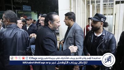 علي الحجار يصل عزاء حلمي بكر بـ مسجد الحامدية الشاذلية