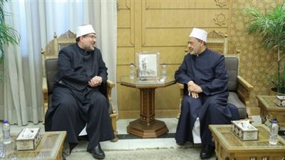 وزير الأوقاف وقيادات الوزارة يهنئون الإمام الأكبر بحلول شهر رمضان