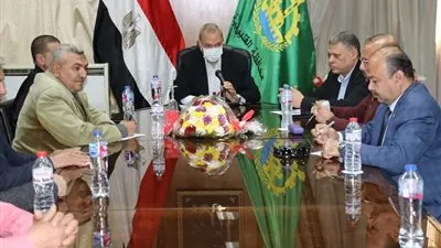محافظ القليوبية يجتمع بملاك العقارات المطلة على الطريق الدائري
