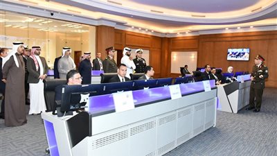 مستشار الأمن الوطنى البحريني يتفقد عددًا من المنشآت في مقر القيادة الاستراتيجية بالعاصمة الإدارية