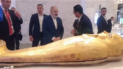  رئيس وزراء أرمينيا يزور المتحف القومي للحضارة المصرية بالفسطاط