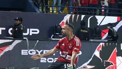 أفشة يعود لتشكيل الأهلي الأساسي أمام البنك بالدوري 