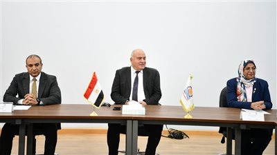 خلال ترأسه اجتماع مجلس الأمناء.. محافظ قنا يوجه بتكثيف الأنشطة الثقافية بمكتبة مصر العامة