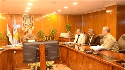 محافظ أسيوط يؤكد على ضرورة إجراء صيانة دورية للعبارات النهرية