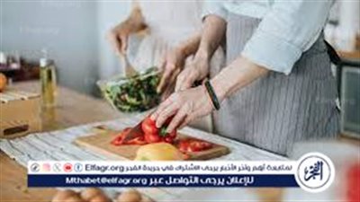 هل للمرأة أجر إفطار صائم لإعدادها الطعام لأهل بيتها.. واعظة بالأوقاف تجيب (فيديو)