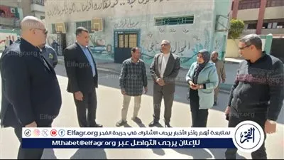 وكيل تعليم السويس يكرم حارسًا ليليًا تصدى للصوص وأحبط محاولة سرقة مدرسة