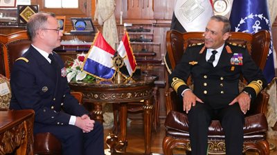 قائد القوات البحرية يلتقي قائد المنطقة البحرية للمحيط الهندي والبحر الأحمر للقوات البحرية الفرنسية