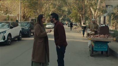 بشعر وأكلة بطاطة.. بداية الحب بين خالد النبوي وحلا شيحة في 