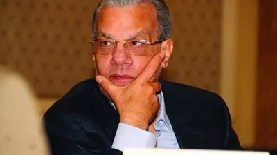 عادل حمودة يعزي الإعلامي خيري رمضان في وفاة شقيقته 