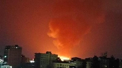 بعد ساعات من الانقطاع.. عودة الكهرباء للمنطقة المحيطة بحريق استوديو الأهرام