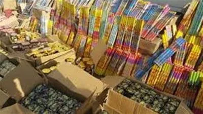 قرار من النيابة بشأن بائع بحوزته 100 ألف قطعة ألعاب نارية فى الجمالية