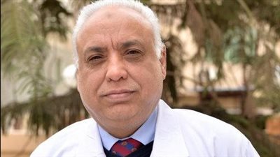 محمد عبد الوهاب يوضح كيف تحافظ مصر على الأطباء الشباب من الهجرة