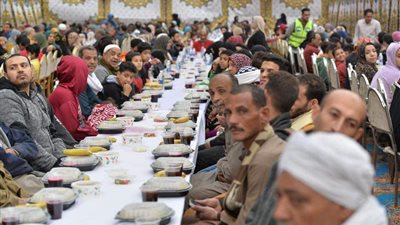 أكبر مائدة إفطار بمشاركة 12 ألف مواطن بالخصوص