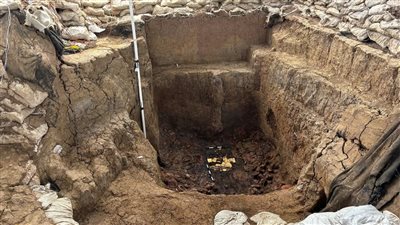 اكتشاف مقبرة أثرية مذهلة.. قصة زعيم ديني وكنوزه الذهبية المدفونة