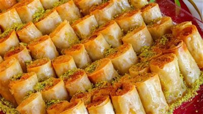 بخطوات بسيطة.. طريقة عمل أصابع الجلاش بالكنافة