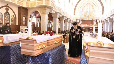 البابا تواضروس يترأس صلوات تجنيز الرهبان الشهداء بالكاتدرائية