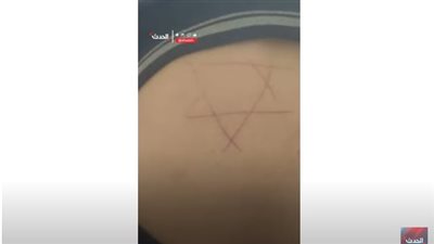 شاهد.. جندي يتحدث الفرنسية يوثّق مشاهد تعذيب قاسية لمعتقلين فلسطينيين بغزة