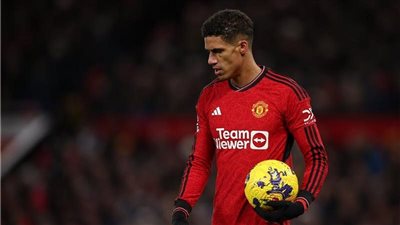 رسميًا.. مانشستر يونايتد يعلن رحيل فاران نهاية الموسم