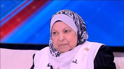 سعاد صالح: الزوج ملزم بتوفير خادمة لزوجته بالبيت 