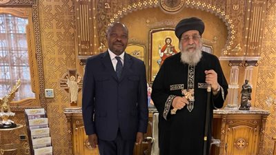 سفير جنوب إفريقيا يلتقي البابا تواضروس ويقدم تعازيه في الرهبان الثلاثة المصريين