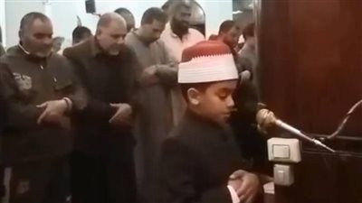 الشيخ محمد أحمد القلاجي.. الطفل العجيب الذي يؤم صلاة التراويح ويتصدر المسابقات الدولية