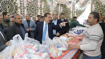 محافظ المنوفية يتفقد معرض 