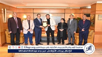 بحضور الفنانة سميرة عبد العزيز.. رئيس جامعة الفيوم يكرم الكاتب الصحفي كريم هاشم (صور)