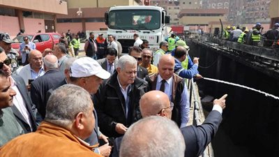 رئيس القابضة للمياه يتفقد موقع حريق محطتي صرف صحي الخصوص والقلج