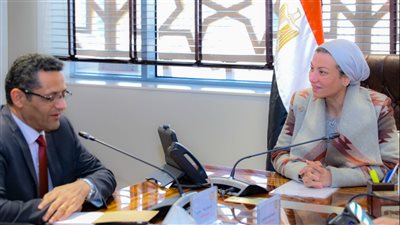 وزيرة البيئة تلتقى نقيب الصحفيين لبحث سبل التعاون في دعم الصحافة البيئية