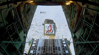 مصر والإمارات تواصلان الإسقاط الجوي اليومي للمساعدات الإنسانية والإغاثية بشمال قطاع غزة