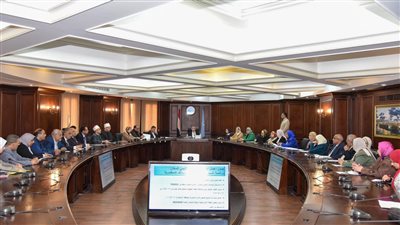 محافظ الإسكندرية يناقش الخطة الاستراتيجية للسكان والمسح الصحي للأسرة المصرية باجتماع المجلس الإقليمي للسكان