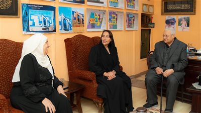 سفيرة الإمارات تشيد بأهمية العمل الخيري والإنساني الذي أرسى دعائمه الشيخ زايد