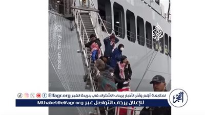 رفضا لاستمرار الإبادة في غزة.. متضامنون مع فلسطين يقيدون أنفسهم في سفينة حربية أمريكية