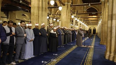 بروايات حفص والدوري وابن ذكوان ورويس.. آلاف المصلين يشهدون صلاتي العشاء والتراويح بالأزهر