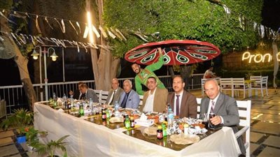 قطاع المدن الجامعية بجامعة أسيوط ينظم إفطارا جماعيا للعاملين