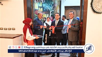 افتتاح عرض فني 