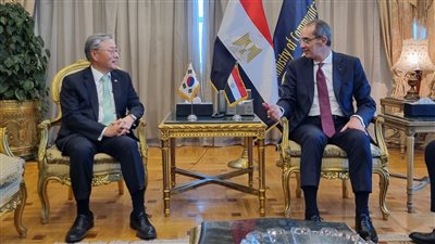 وزير الاتصالات وسفير كوريا في مصر يبحثان سبل تعزيز التعاون بمجال تكنولوجيا المعلومات 