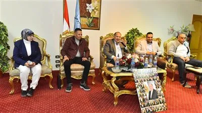 محافظ أسيوط يلتقي خريجات الأكاديمية الوطنية 