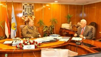 محافظ أسيوط يعلن بدء صرف منحة عيد الفطر لـ4945 عاملا غير منتظم لمدة شهر