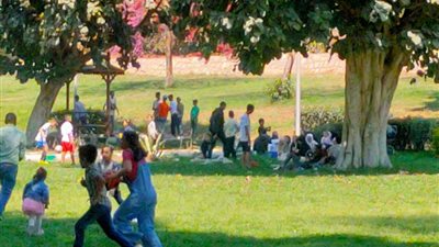 إقبال المواطنين على حدائق القناطر في ثاني أيام العيد