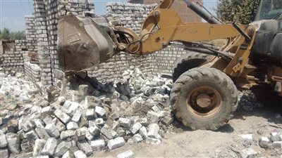 تنفيذ 6 حالات إزالة لمخالفات بناء وتعديات على أراضي زراعية بمركز أبوتيج وحى شرق أسيوط