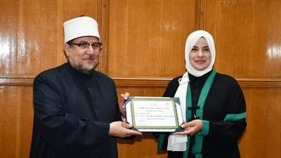 وزير الأوقاف يكرِّم شركاء النجاح من الأئمة والواعظات ومديري العموم