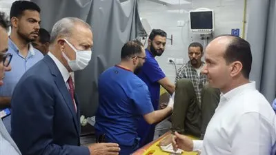 محافظ القليوبية يطمئن على مصابي حادث مروري لعاملين بصحة القليوبية