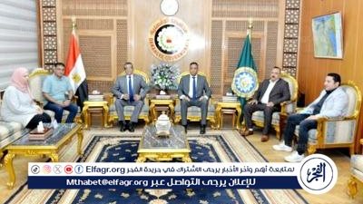 اجتماع محافظ الدقهلية لمناقشة لتنفيذ منظومة جمع القمامة من المنبع بنطاق بالمحافظة