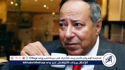  هنا الزاهد تواسي صديقها أحمد السعدني بمسجد الشرطة 