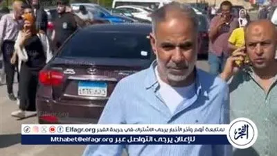 محمود البزاوي أول الحاضرين في جنازة الفنان صلاح السعدني