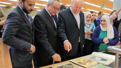 مكتبة الإسكندرية تستقبل الملك السابق أحمد فؤاد